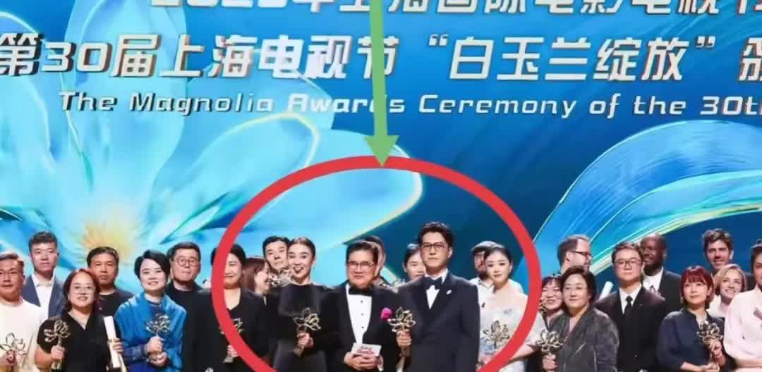 郝蕾说：不红是原罪，红了什么都对！
这句话的含金量还在上升！
看到白玉兰的这