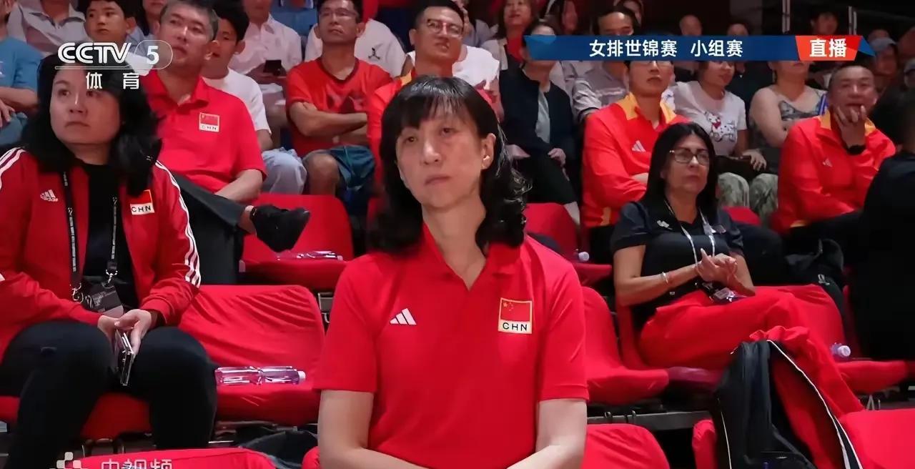 小二传张籽萱的不容易！
两场世锦赛，小二传可圈可点，在大牌面前，她传每个球都会去