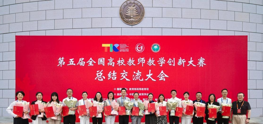 12.7万教师参赛，只有588门课杀进决赛
上外第一次拿到全国奖，靠的竟是一门“