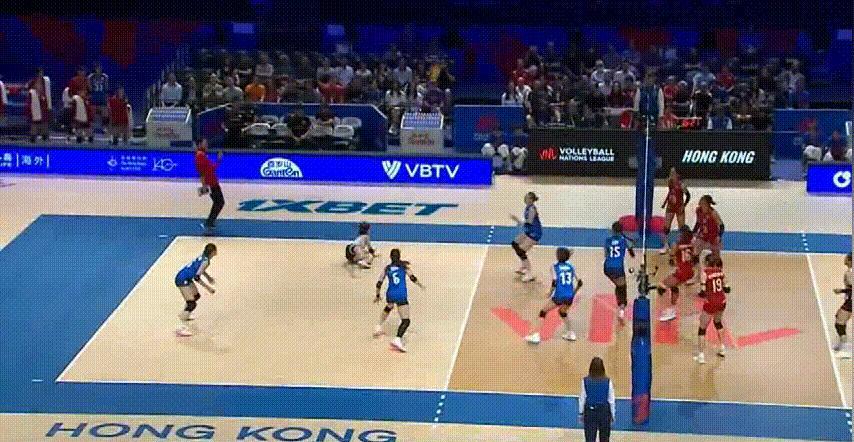 日本女排今天终于遇到对手了！没想到竟然是泰国女排！这场世界女排联赛的较量，日本队