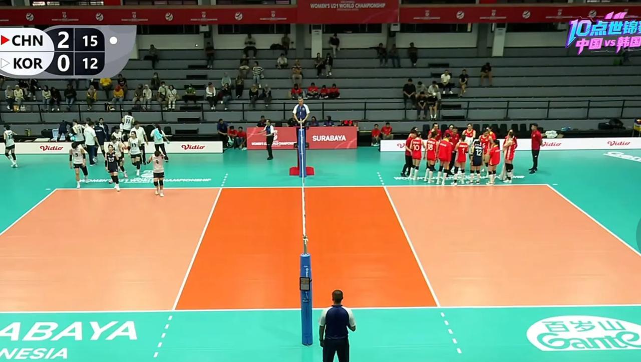 U21女排世锦赛小组赛，
中国U21女排3—0韩国，
单林倩和李涵宇搭副攻，
赵