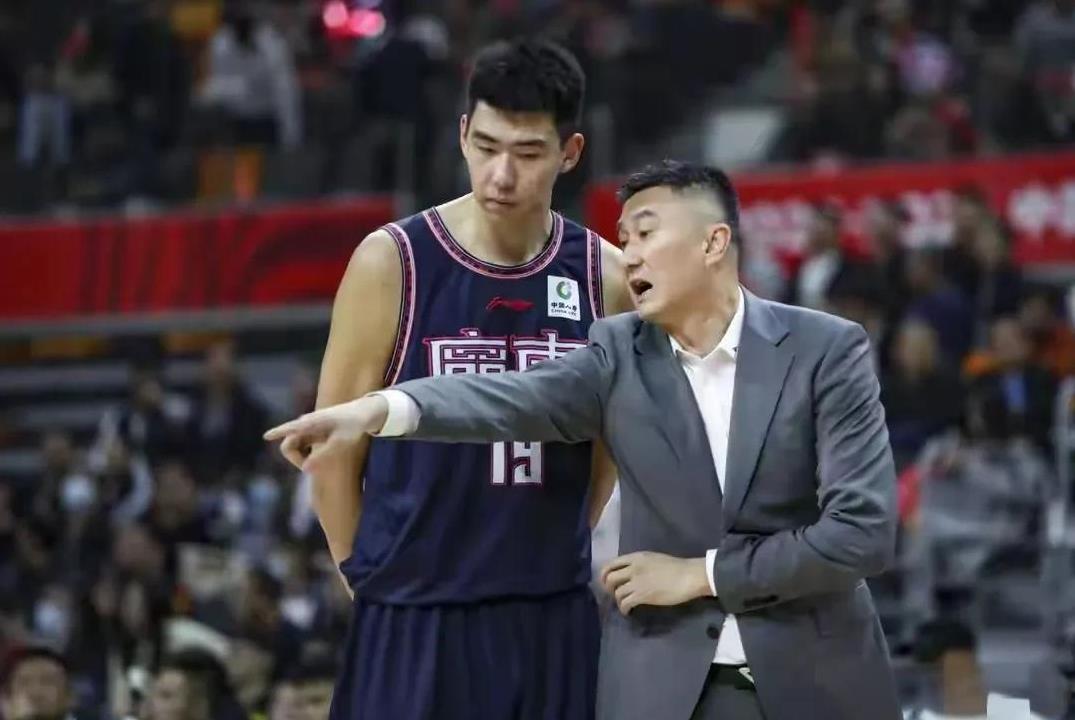 网传徐昕谁要补偿费2000万，是否合适
徐昕今年已经22岁了，在CBA历练也整4