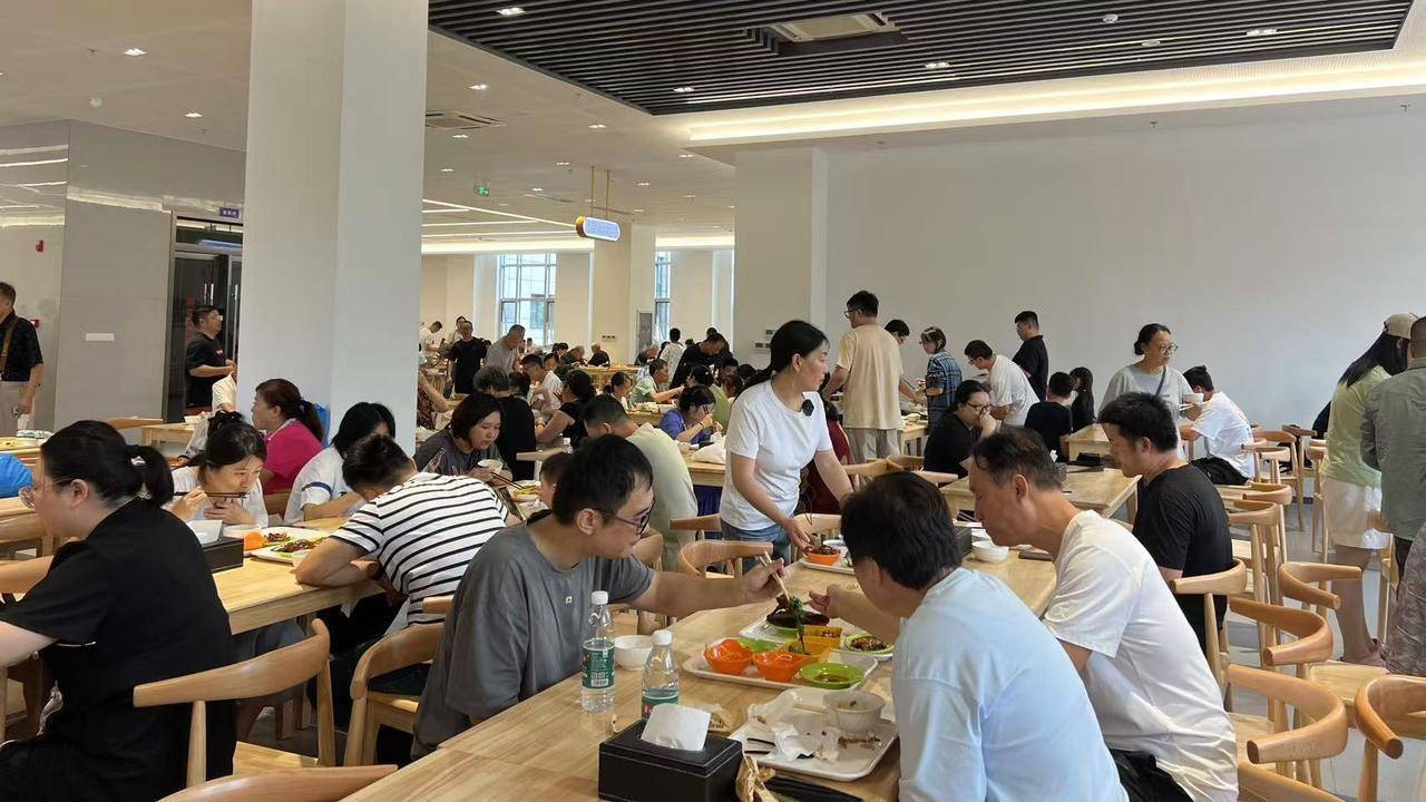国庆黄州“宠客”新举措：机关食堂四菜一汤15元，800余车位免费停放