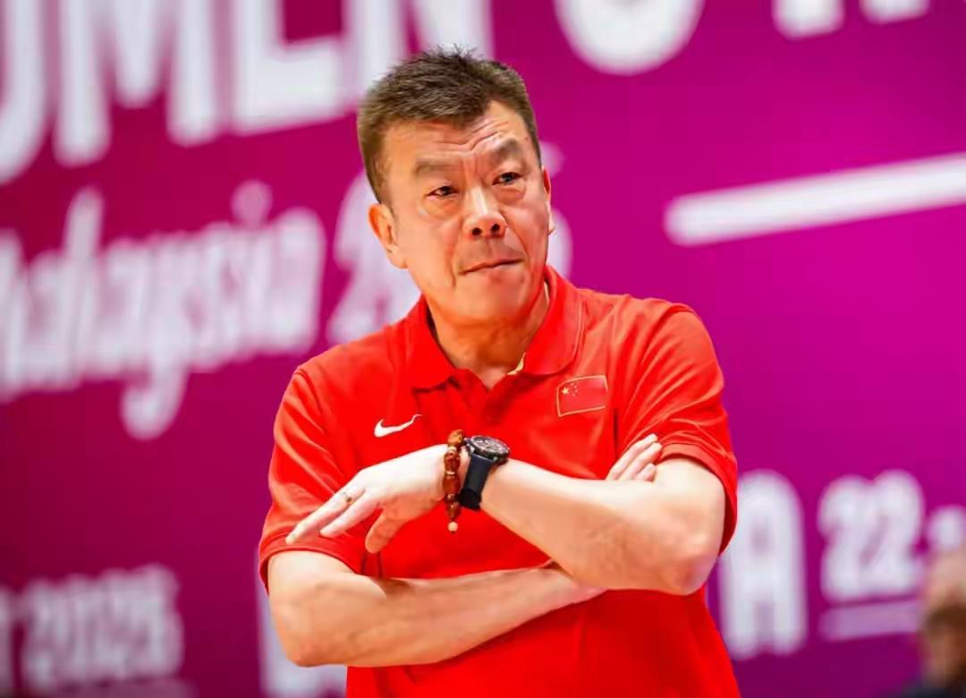中国u16女篮57-78不敌日本女篮，赛后主教练李建新接受采访，他的回答非常耐人