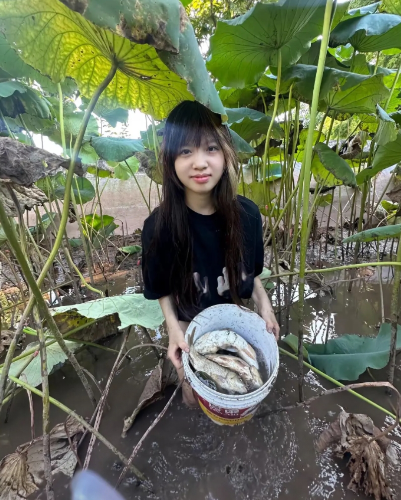 报备！今天抓了这么多鱼 但是我只抓了三条