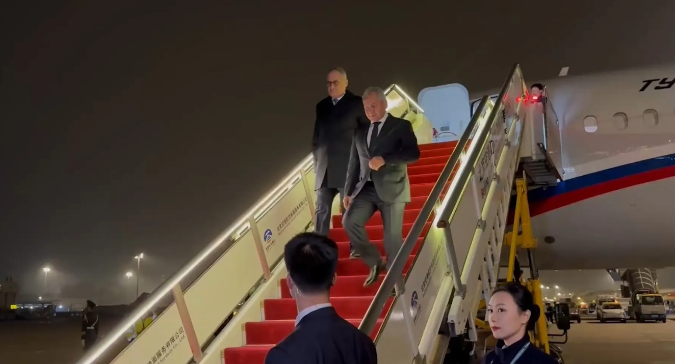 普京太有心机了，他算准了美国会吃了原告吃被告，战争即使暂停，根据需要，美国可以随