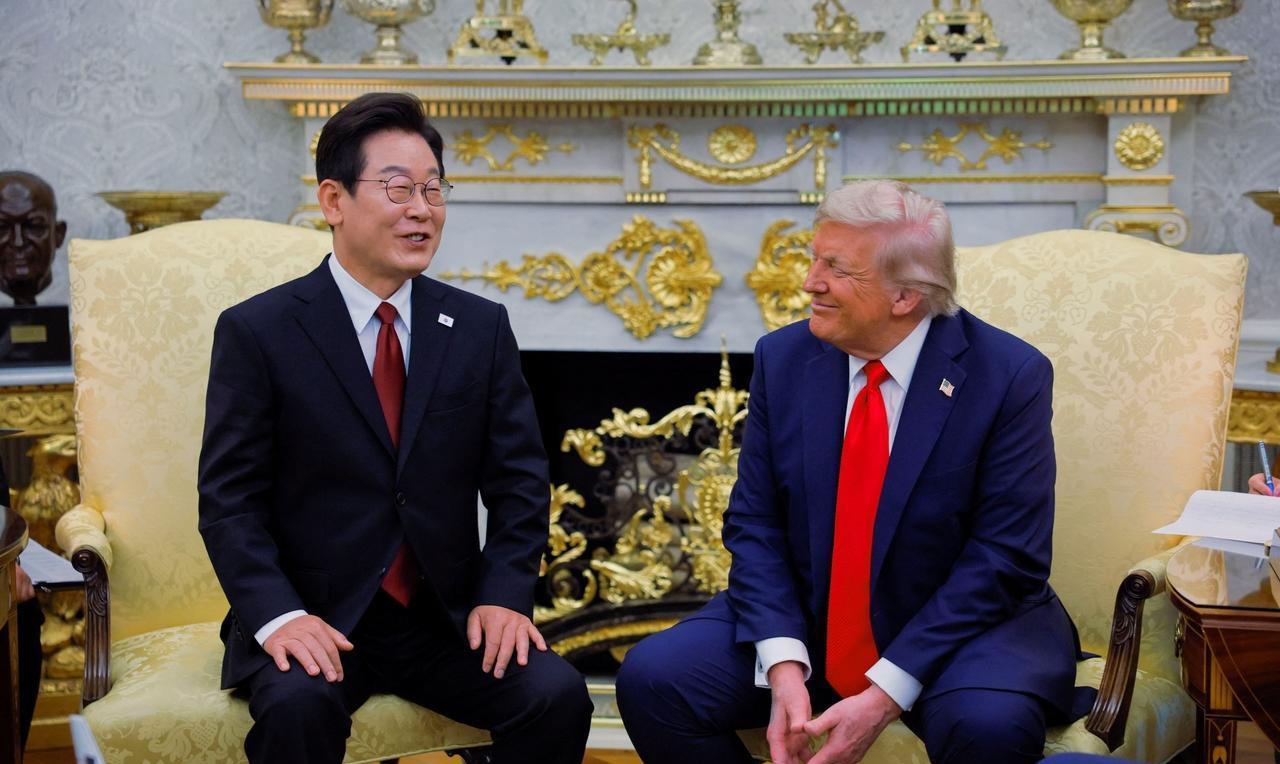 川子大开口，李在明跟韩国其实没啥选择的：1、卢克文今天发了篇挺有感染力的文章，向