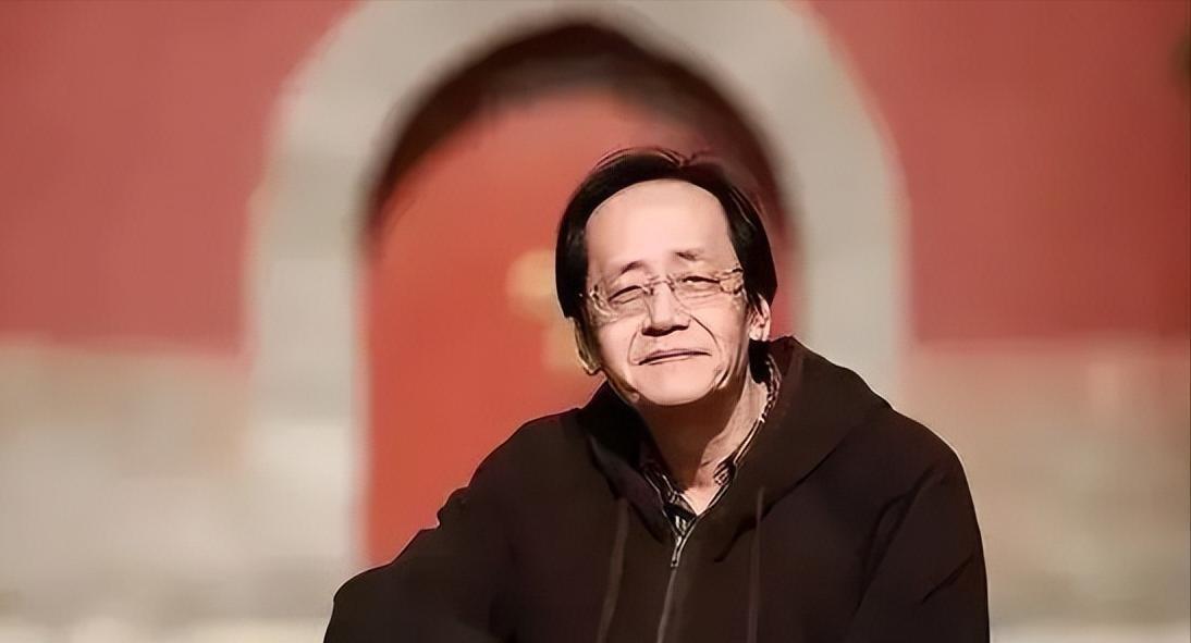 2001年，一位名叫倪海厦的中年男子在网络上发布了一篇震动医学界的言论。这句话，
