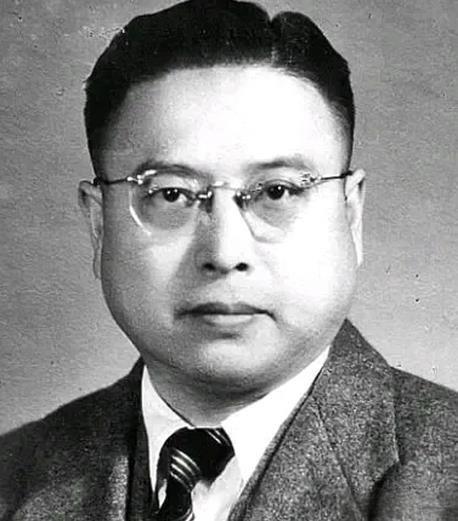 1949年，黄竞武被捕，敌人见他不屈服，就把他活埋，当泥土将他全部埋没时，敌人正