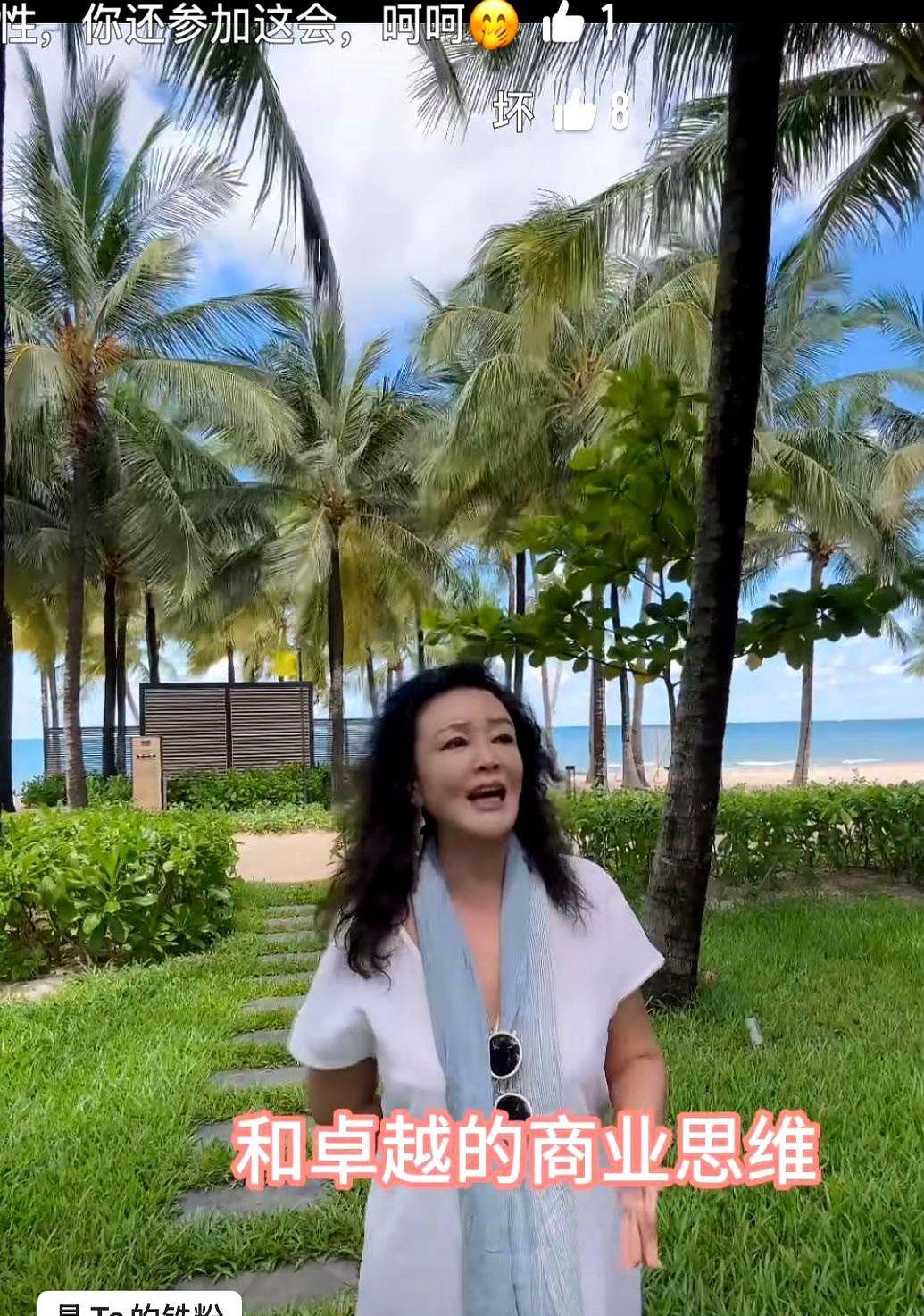 最近兰姐和小菲直播间的连续剧真是越追越上头！
每天开播必有黑粉卡点报到，弹幕区秒