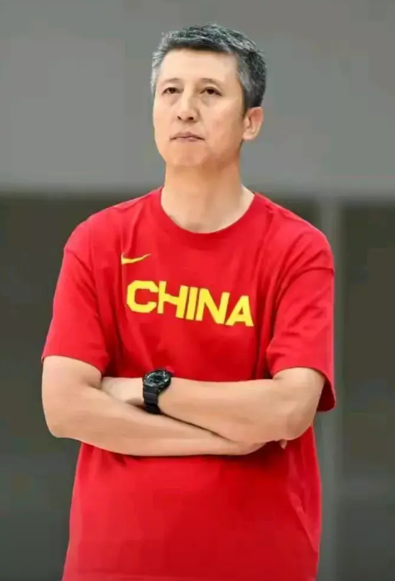 [中国男篮最新消息]随着男篮亚洲杯的临近，中国男篮集训队正在欧洲进行拉练和备战。