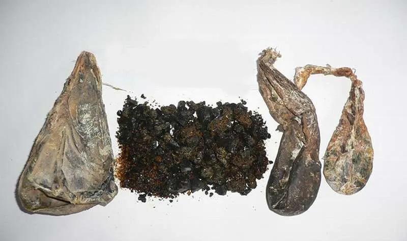 猜测金庸三联版小说人物第一千七百零三期
本期答案见第一千七百零四期
图题，一个答