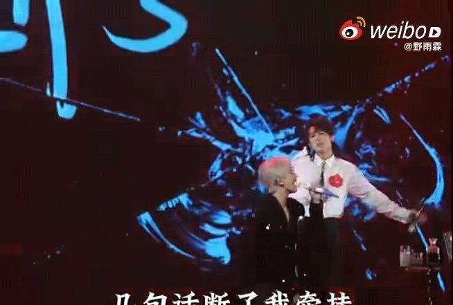#门尼刘端端没有了竟然是首藏头诗# 谁被这个神仙舞台戳中泪点了？！
“雄鹰般的女
