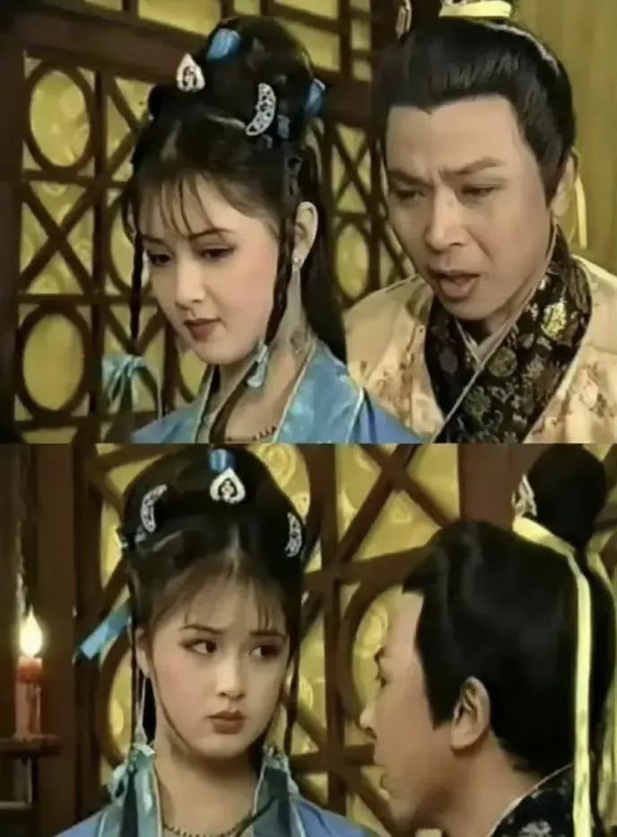15岁的蒋欣，还真的看不出来呢，好娇小～ ​​​