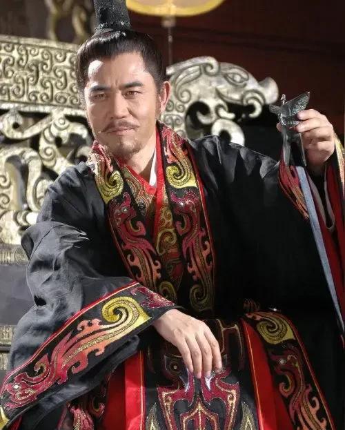 什么是推恩令呢？直白点说是这样的。
推恩令之前，你是河南王，你死了之后，你的嫡长