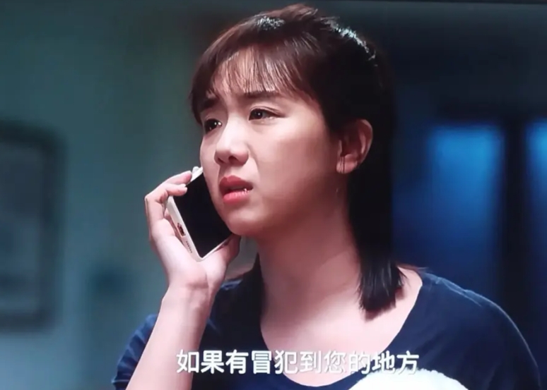 这个女孩在《我的后半生》里就打电话的几个镜头，演的非常出色，看着太眼熟了，但就是