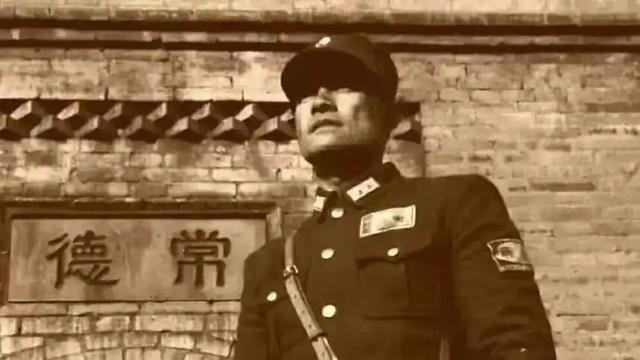 抗日名将余程万之女一场劫案后，沦为邵氏艳星，晚年靠摆摊为生