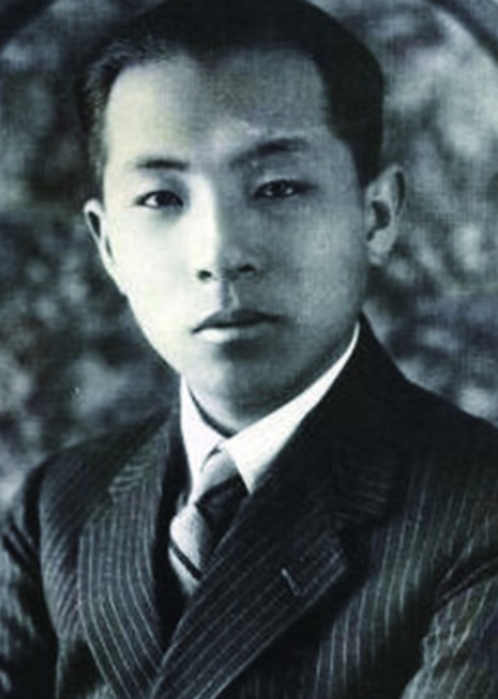 1940年，于凤至身体溃烂，抛下丈夫张学良赴美治病，她憔悴走下飞机，正茫茫然。谁