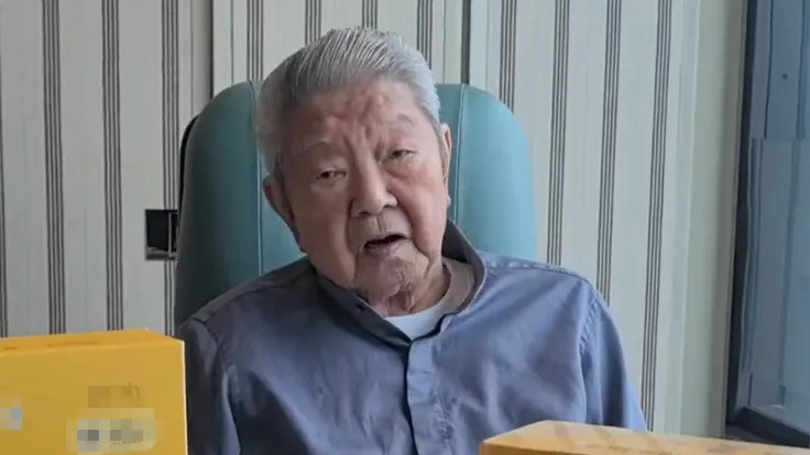 84岁蔡澜说话发抖满脸憔悴，虽曾阅女无数，但如今身体让人担忧