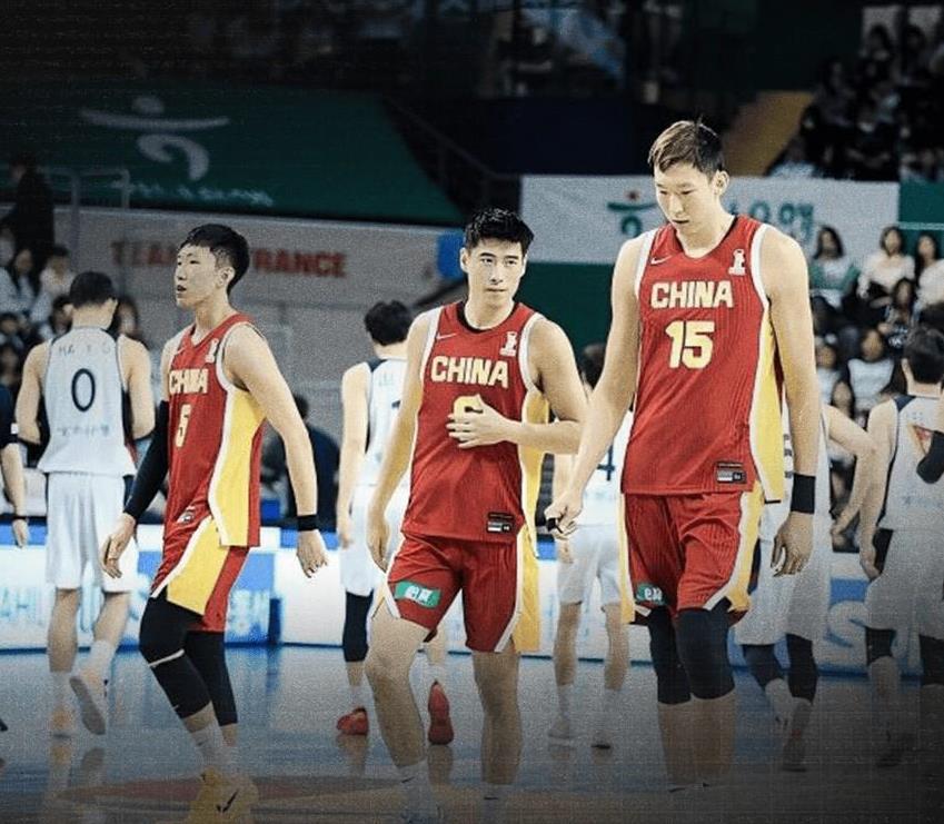 中国男篮虽然上一次表现的不错，但是这一次被韩国队双杀，很多球迷就开始质疑球员，包