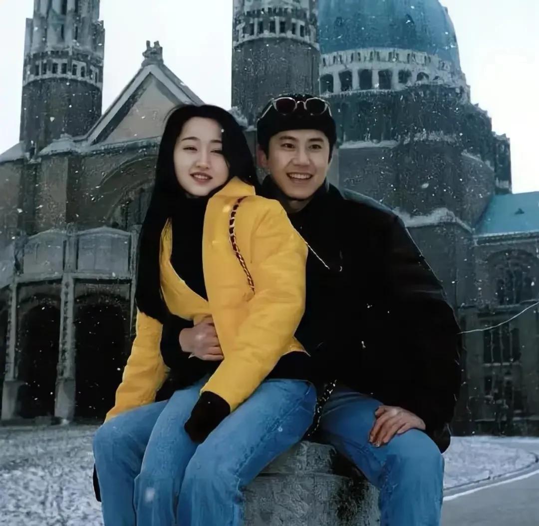 杨钰莹感叹自己这张旧船票再也登不上新客船！
为啥当年她不和毛宁走到一起呢？
杨钰