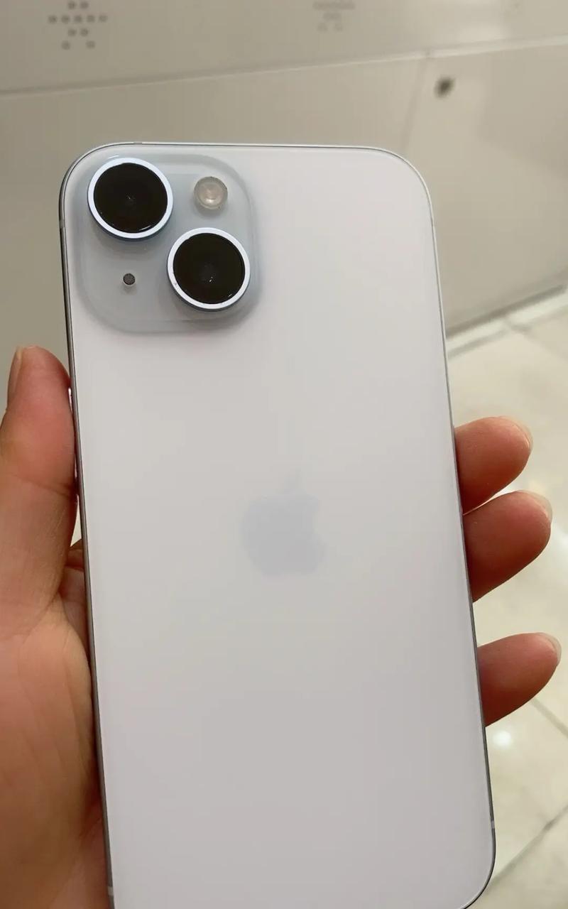 刚才跟朋友去修手机，他的iPhone8 Plus用了快8年了，现在已经没有维修价