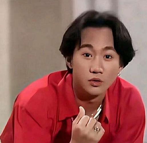 十大英年早逝、才华横溢的华语音乐人：
1、邓丽君：1995年42岁时因哮喘发作离