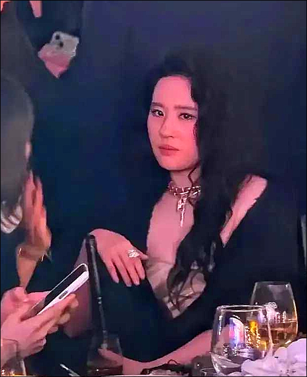 这是谁？第一眼觉得是谁？