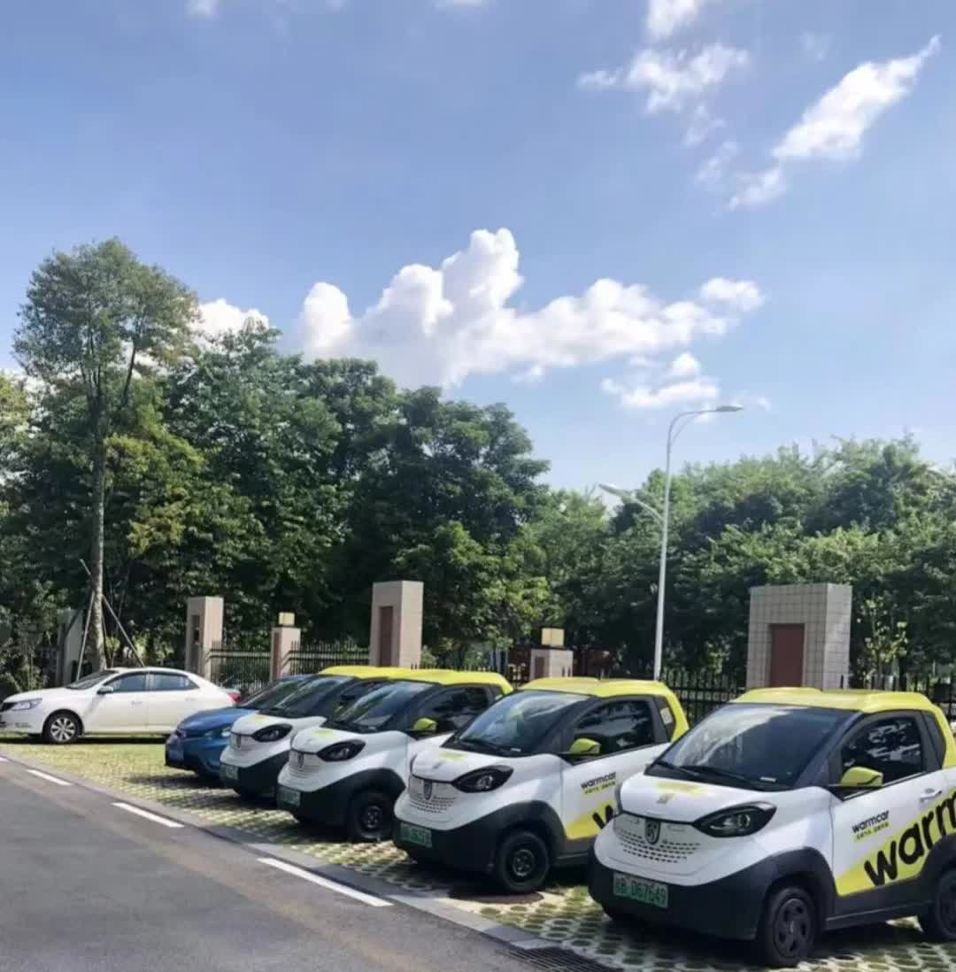 老铁们！今天咱们来唠个狠的！滴滴最近悄咪咪搞了个99块包月套餐，说是每天通勤能省