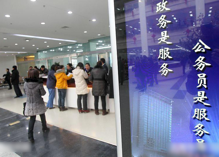 公务员关键看发展前景！比如同样是正科级的两个公务员，一个在市里面任科长，一个在县