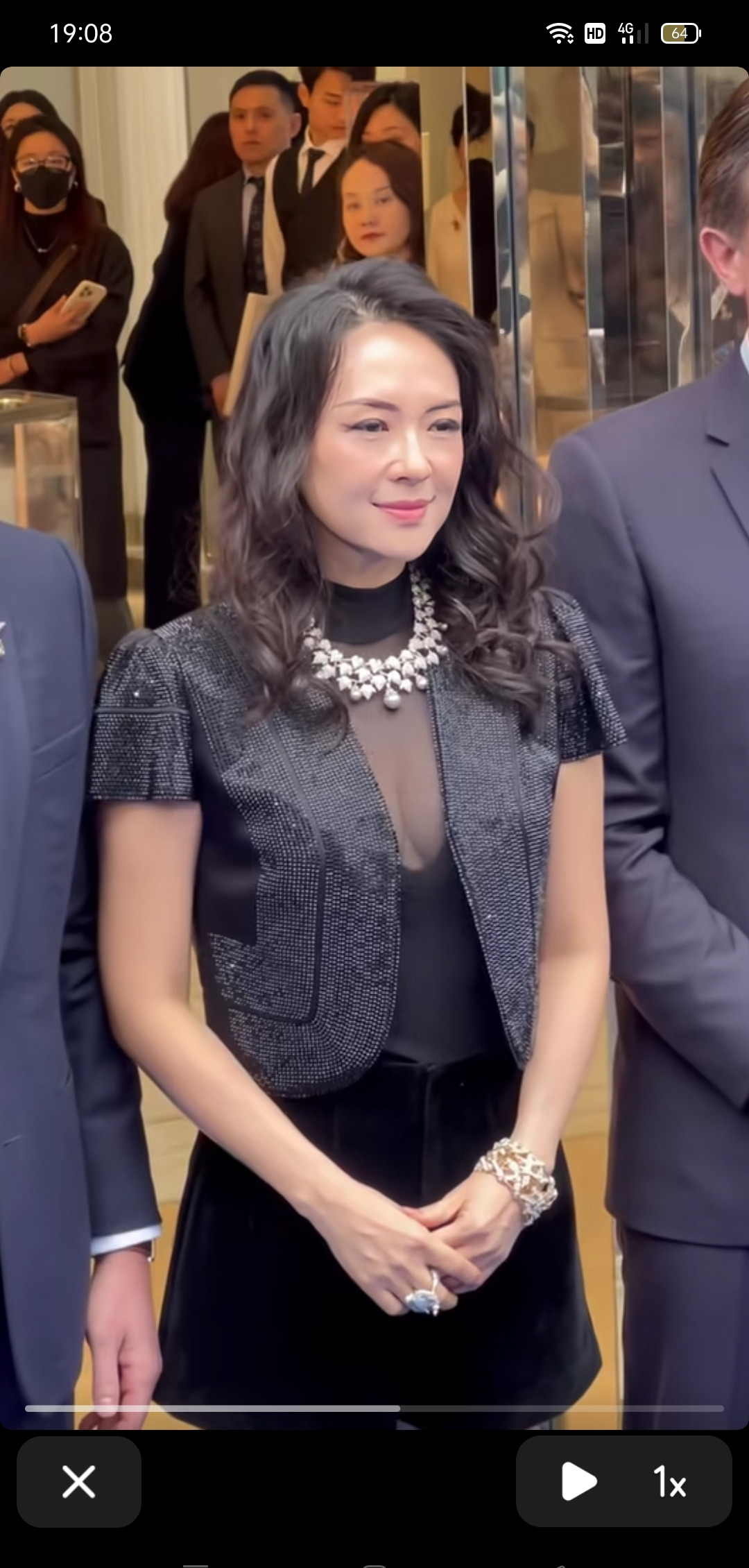 章子怡状态不好疑似没休息好











我的天哪！章子怡这是怎么了？眼