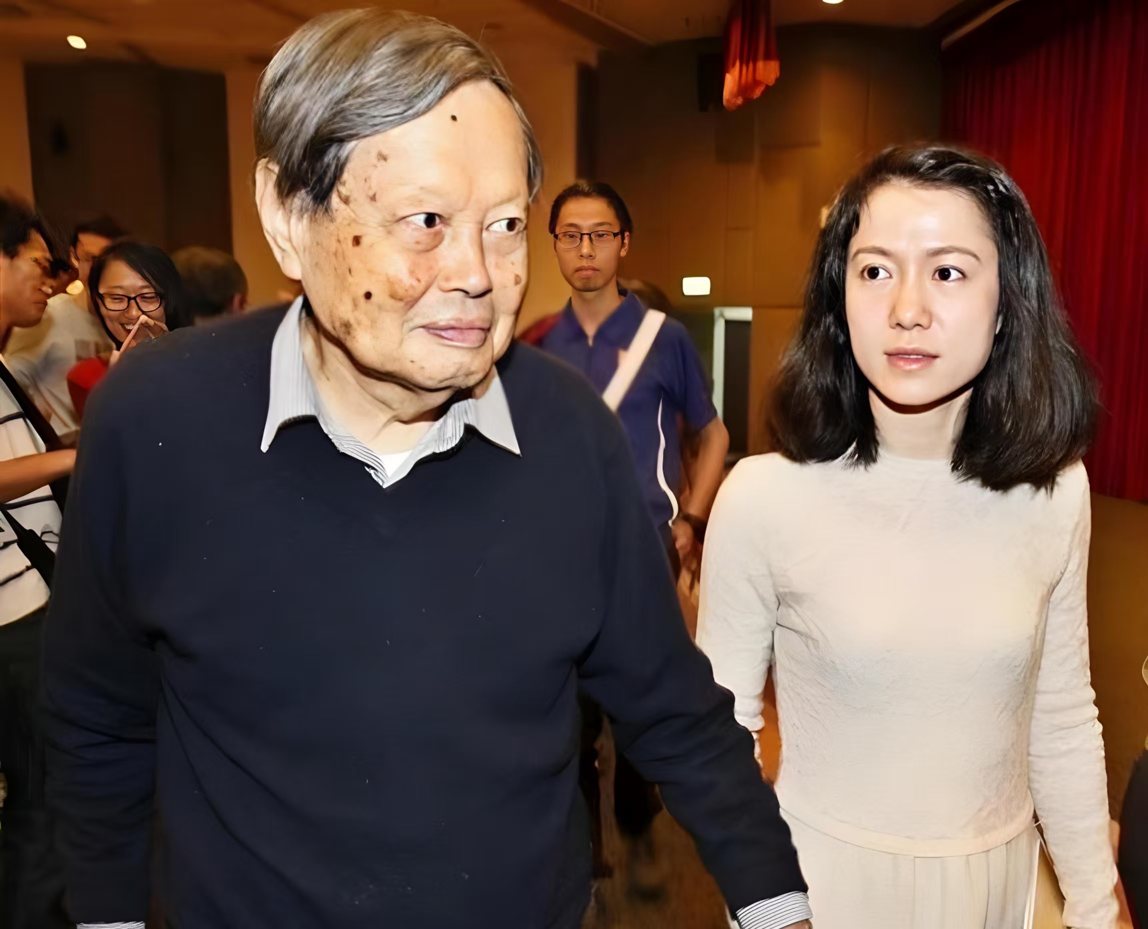 翁帆与杨振宁结婚至今已二十年，依然毫无怨言