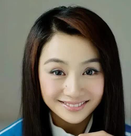 不要吐槽我，也不要黑我，说说自己不一样看法吧！
    不能因为曹颖是艺人，公