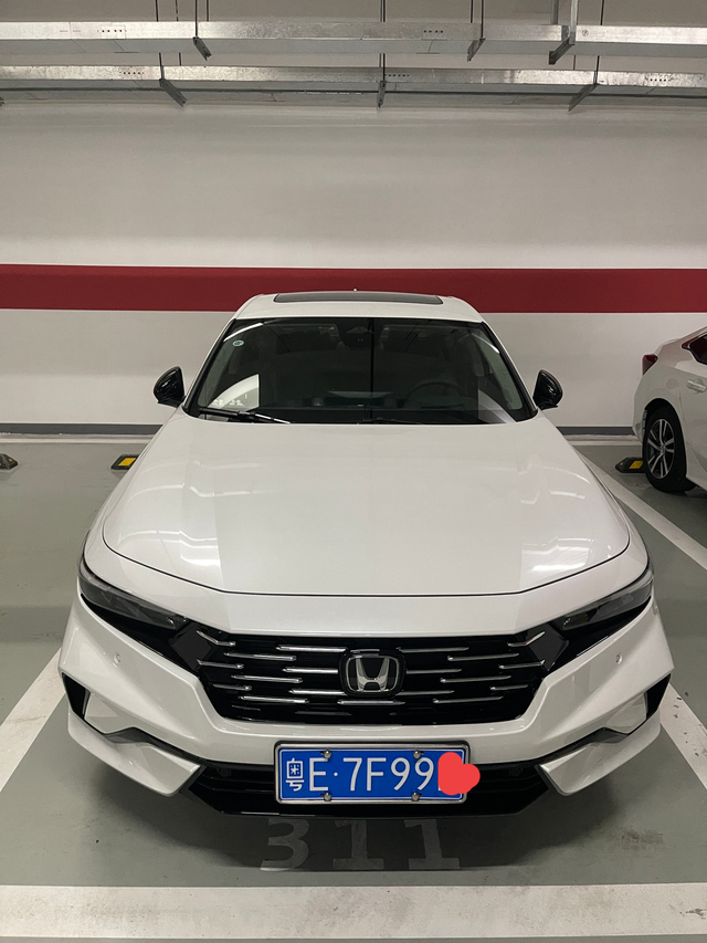 雅阁十一代
各位11.5代雅阁车友 请问你们的前机盖缝隙大小
一样吗 我这个太明