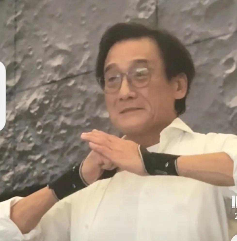 惊！梁家辉看《东极岛》哭了一整晚
家人们，电影《东极岛》北京首映礼上，梁家辉一亮