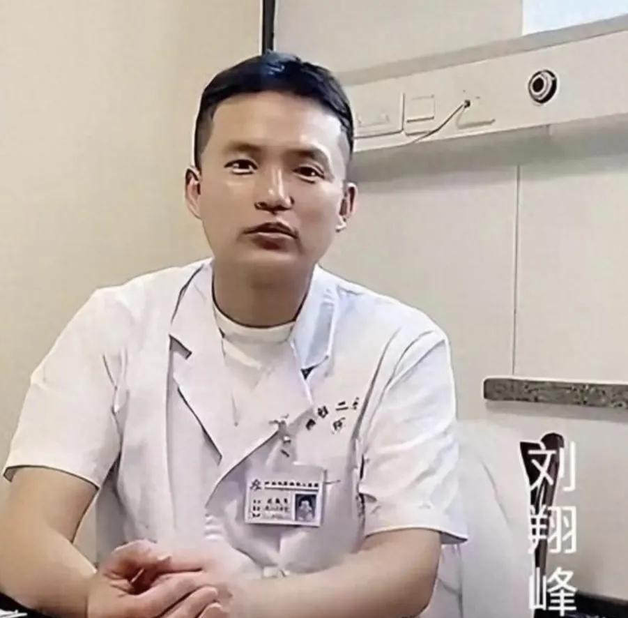 获刑17年，是对这个藏在医院里面的人间恶魔的惩罚。



十七年的牢狱之灾，终结