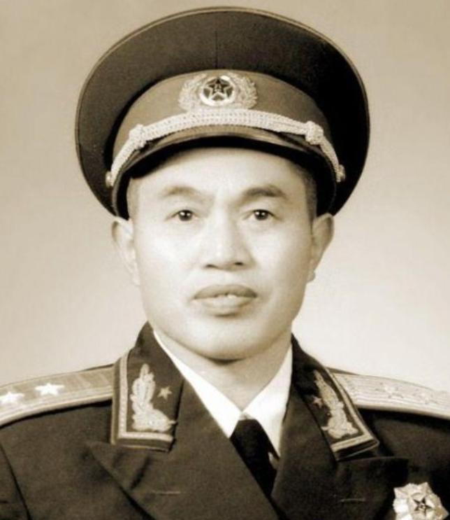 1969年，皮定均将军去甘肃农村视察，一群妇女不穿裤子，用床破被遮挡下身，地委书