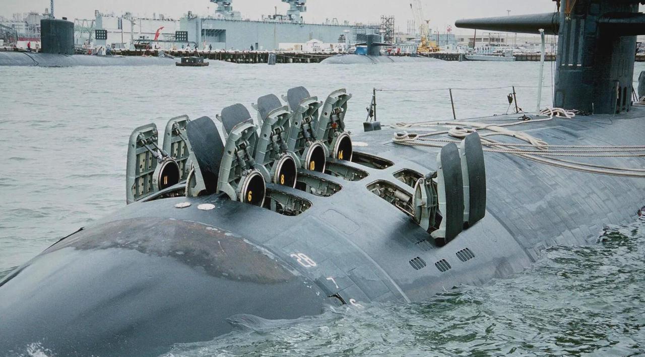 1991年1月2日，洛杉矶级第二批次核潜艇“俄克拉荷马城号”（USS Oklah
