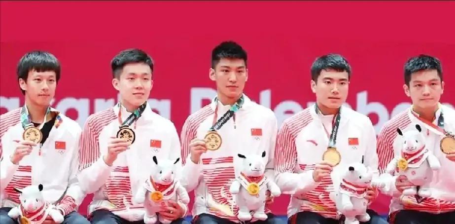 被2018国乒男团旧照戳到！这才是青春最好的模样
刷到2018雅加达亚运会国乒男