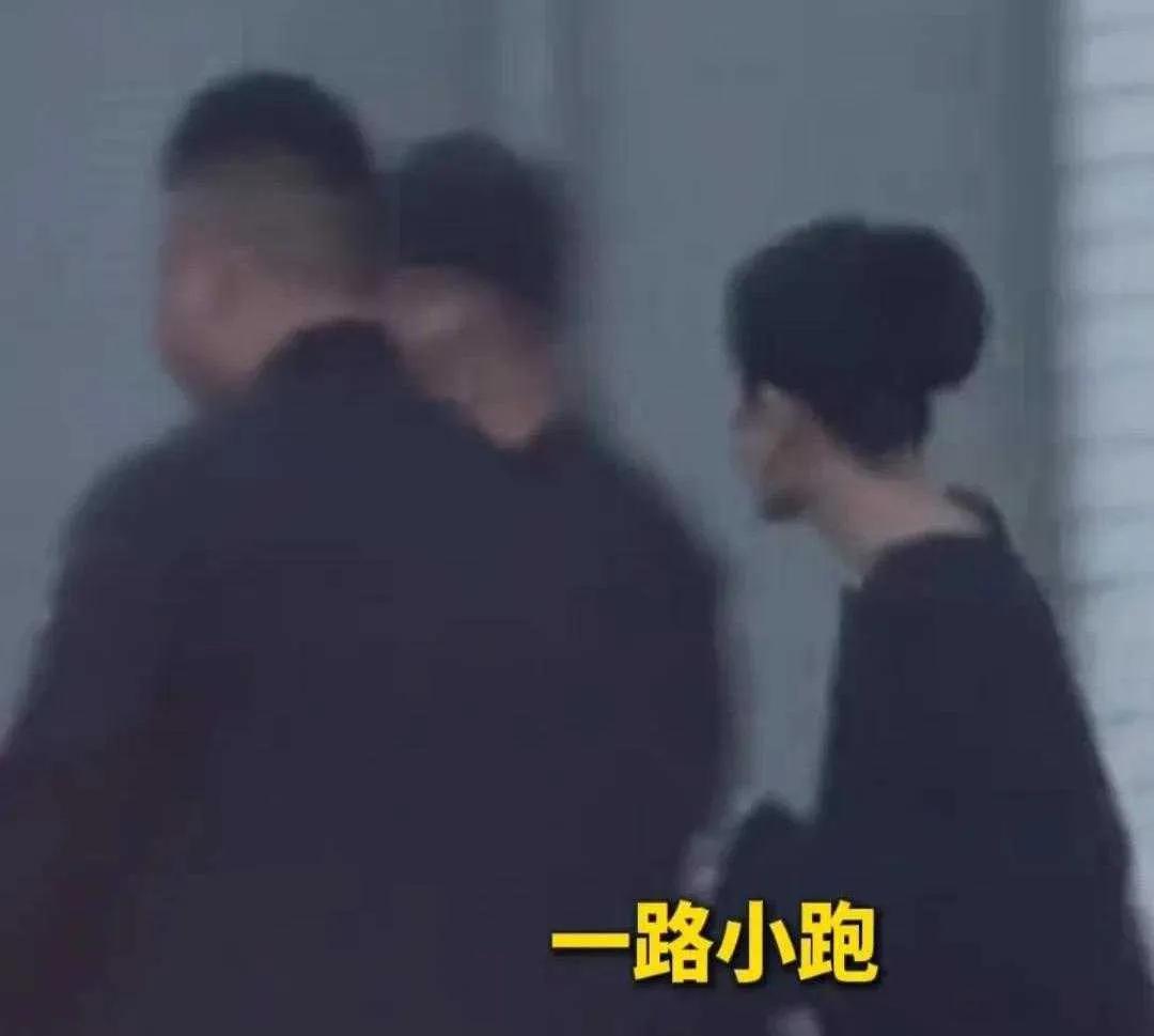 50多岁王菲被爱情滋养，露面似青春回归，演唱会甜蜜互动尽显幸福。