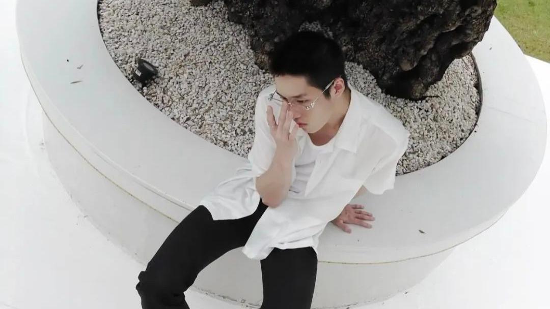 男生穿搭公式：黑色裤子+任意上衣=永远不会错！