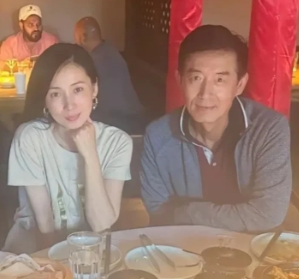 记忆中的他，十八年前在《贞观之治》中饰演的李世民，帅气逼人，深入人心。如今再见，