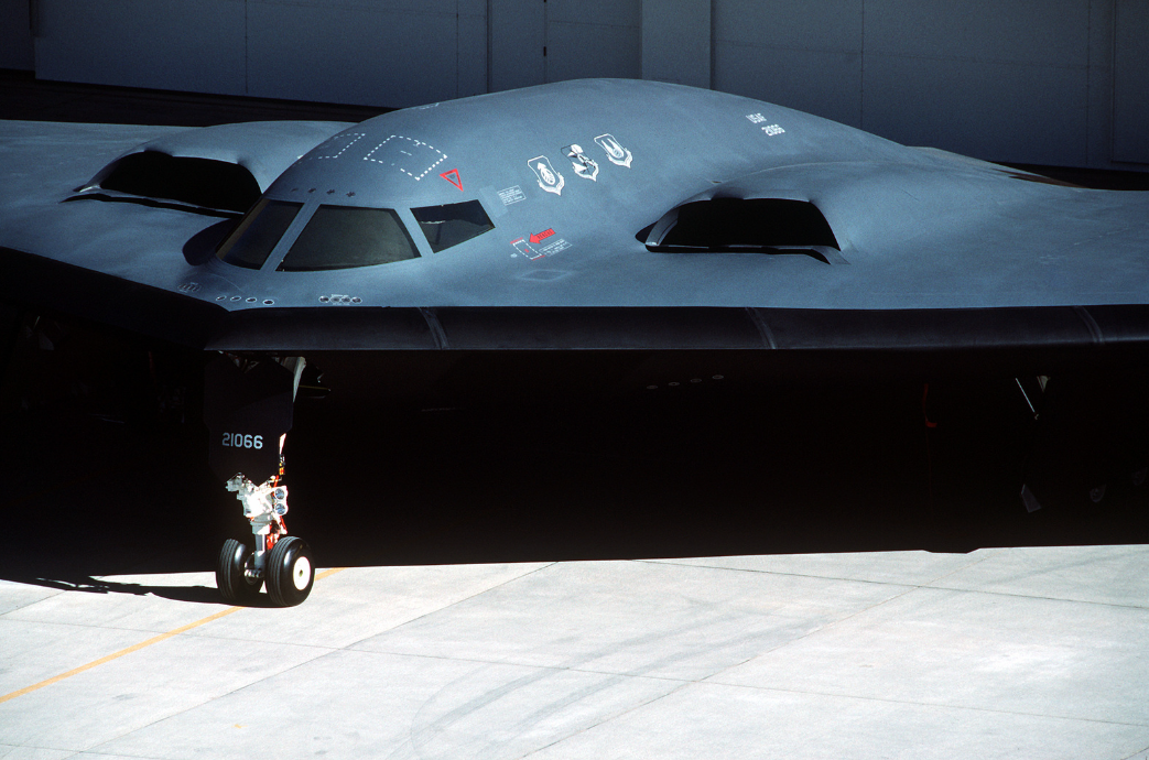 为什么说B-2隐身轰炸机是美国最尴尬的武器？

就这么说吧，B-2只能去一些没有