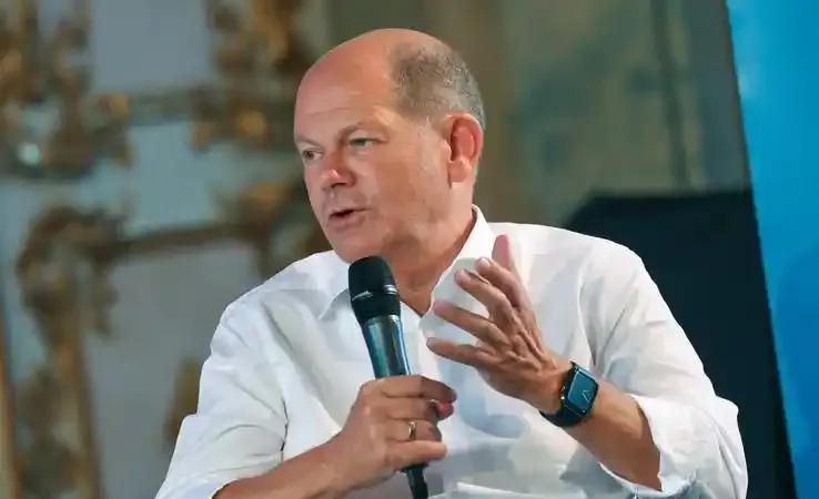 德国总理就美国征收关税表态。
据俄罗斯卫星通讯社4月3日报道，德国总理朔尔茨表示