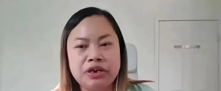卢克文和凤姐同为草根出身，不该调侃凤姐身材发福、牙齿脱落！

22号“网红”
