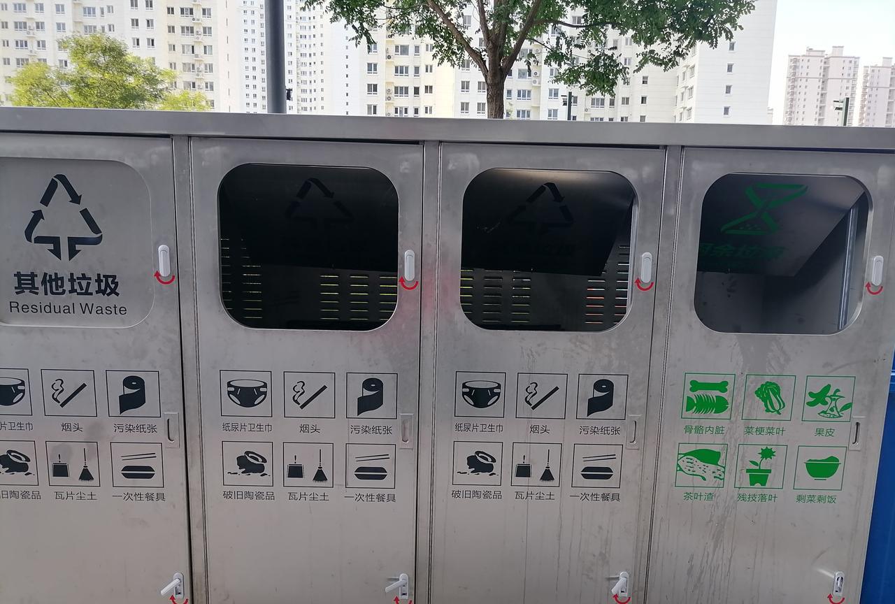 这垃圾分类整的挺多，这电池这种有害垃圾扔哪里呀