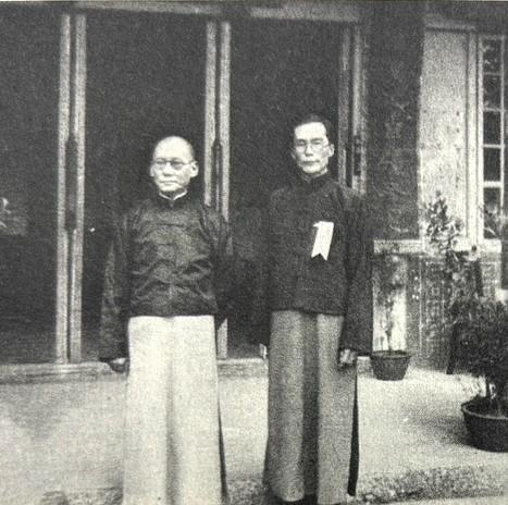 1941年4月27日，龙云（左）出席清华大学30周年校庆纪念大会并作了演说，图为