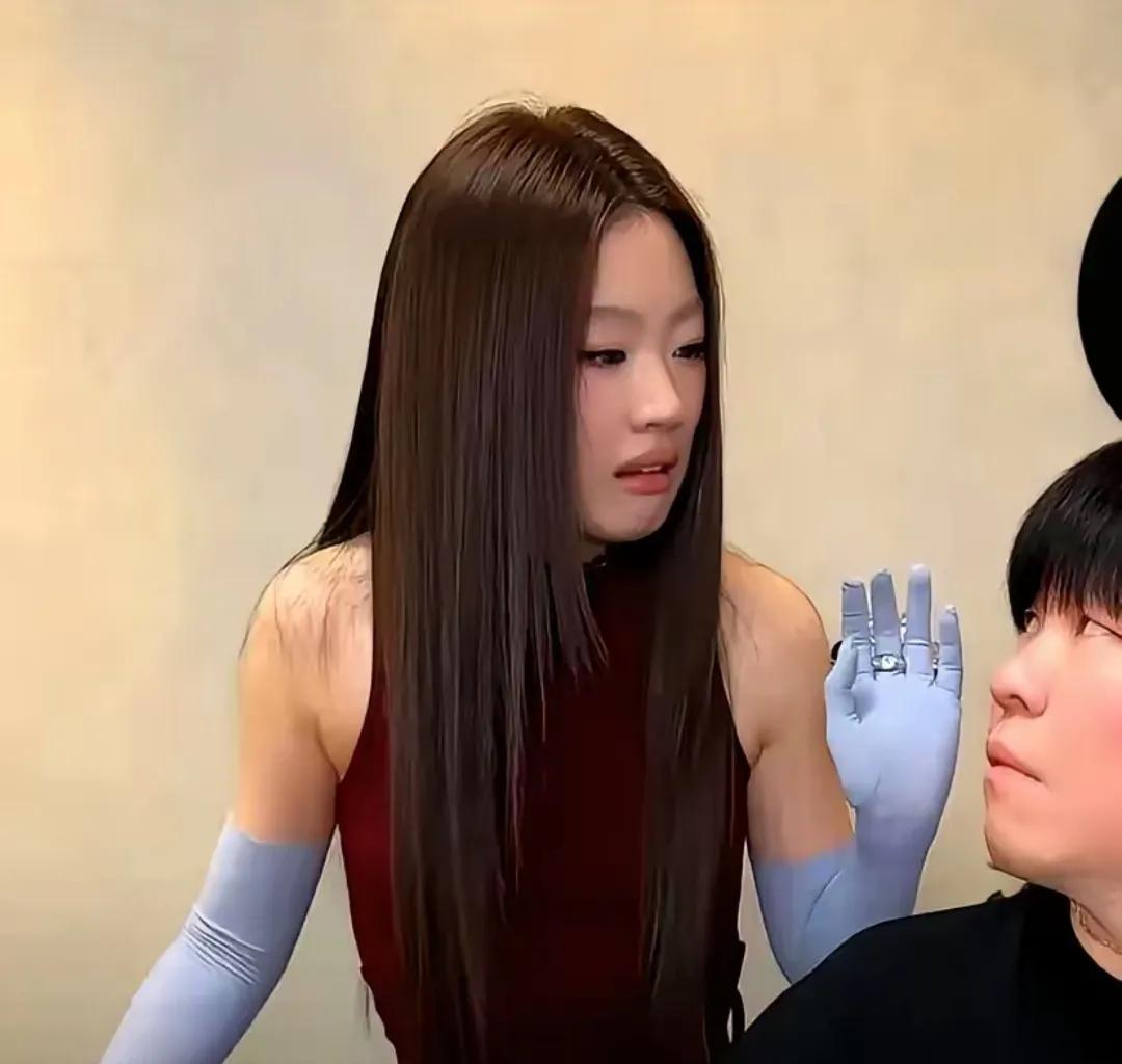 单依纯的白月光，被谁换成了红玫瑰？
还记得那个用《永不失联的爱》唱哭全网的单依纯