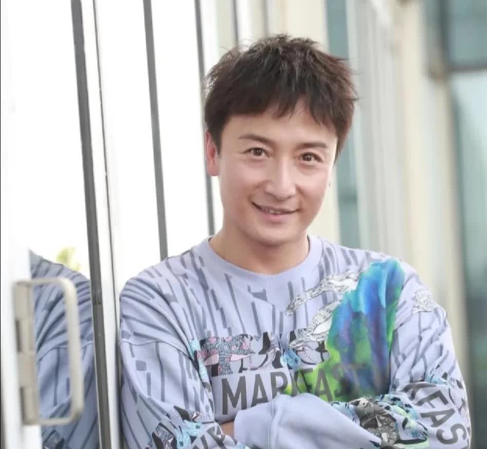 谢震业父亲节官宣当爸爸我不惊讶，郭富城父亲节官宣三胎我也不惊讶，毕竟方媛早已经暗