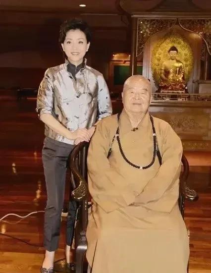 早年，杨澜采访星云大师，说你回大陆很多次了，你是否看到一些潜在忧愈的问题？星云大